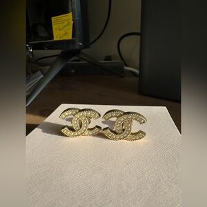 Vintage Authentic Chanel Clip on earrings pearl and gold finish